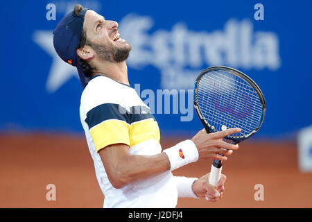 Barcelona, Spanien. 27. April 2017. Spaniens Feliciano Lopez reagiert während des ATP 2017 Barcelona Open Runde von 16 Matches gegen Großbritanniens Andy Murray in Barcelona, Spanien, 27. April 2017. Feliciano Lopez verloren 0-2. Bildnachweis: Pau Barrena/Xinhua/Alamy Live-Nachrichten Stockfoto