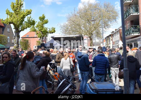 Sassenheim, Niederlande. 27. April 2017. Königstag / Koningsdag ist ein nationaler Feiertag in das Königreich der Niederlande. Das Datum markiert die Geburtsstunde von König Willem-Alexander. Stockfoto