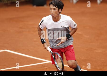 Barcelona, Spanien. 27. April 2017. Yuichi Sugita (JPN) Tennis: Yuichi Sugita Japans in Singls 3. Vorrundenspiel gegen Pablo Carreno Busta von Spanien in Barcelona Open Banc Sabadell-Tennis-Turnier in der Real Club de Tenis de Barcelona in Barcelona, Spanien. Bildnachweis: Mutsu Kawamori/AFLO/Alamy Live-Nachrichten Stockfoto