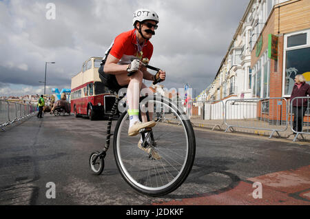 Yorkshire, Vereinigtes Königreich. 28. April 2017.  Vor dem Rennen Unterhaltung Tour De Yorkshire Stufe 1 Stufe 1 Tour De Yorkshire, Bridlington, Bridlington Scarborough, North Yorkshire, England 28. April 2017 Dig24427 Bridlington, Scarborough 173 Km Credit: Allstar Bild Bibliothek/Alamy Live-Nachrichten Stockfoto