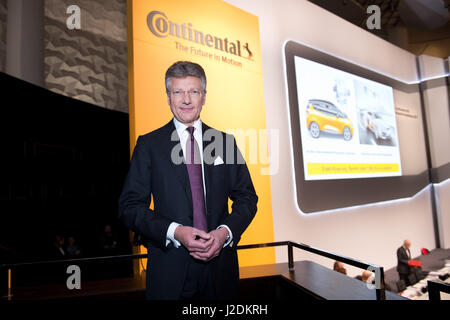 Hannover, Deutschland. 28. April 2017. Elmar Degenhart, Vorstandsvorsitzender der Continental AG, bei der Hauptversammlung der Gesellschaft im Kongress Zentrum Hannover in Hannover, 28. April 2017. Foto: Silas Stein/Dpa/Alamy Live News Stockfoto