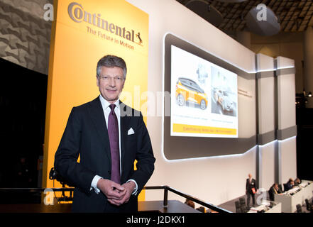 Hannover, Deutschland. 28. April 2017. Elmar Degenhart, Vorstandsvorsitzender der Continental AG, bei der Hauptversammlung der Gesellschaft im Kongress Zentrum Hannover in Hannover, 28. April 2017. Foto: Silas Stein/Dpa/Alamy Live News Stockfoto