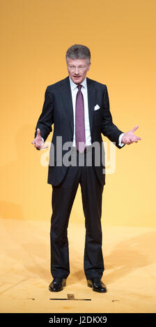 Hannover, Deutschland. 28. April 2017. Elmar Degenhart, Vorstandsvorsitzender der Continental AG, bei der Hauptversammlung der Gesellschaft im Kongress Zentrum Hannover in Hannover, 28. April 2017. Foto: Julian Stratenschulte/Dpa/Alamy Live News Stockfoto