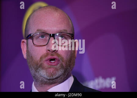 London, UK.  28. April 2017.  UK Unabhängigkeit Partei Führer Paul Nuttall startet den nationalen Wahlkampf der UK Independence Party im Marriott County Hall im Zentrum von London.  Bildnachweis: Stephen Chung / Alamy Live News Stockfoto