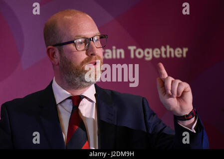 London, UK.  28. April 2017.  UK Unabhängigkeit Partei Führer Paul Nuttall startet den nationalen Wahlkampf der UK Independence Party im Marriott County Hall im Zentrum von London.  Bildnachweis: Stephen Chung / Alamy Live News Stockfoto