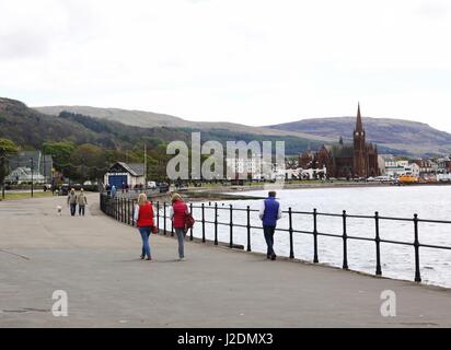 Largs, UK. 28. April 2017. Hellen stürmischen Tag an Largs Strandpromenade. Bildnachweis: ALAN OLIVER/Alamy Live-Nachrichten Stockfoto