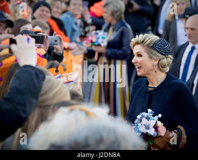 Tilburg, Niederlande. 27. April 2017. König Willem-Alexander und Maxima der Königin, Prinzessin Amalia, Prinzessin Alexia Prinzessin Ariane feiern 50. Geburtstag des Königs in Tilburg, Niederlande, 27. April 2017. -KEIN Draht-SERVICE - Foto: Patrick van Katwijk/Dutch Photo Press/Dpa/Alamy Live News Stockfoto