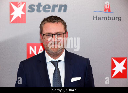 Hamburg, Deutschland. 27. April 2017. Christian Krug, Chefredakteur der Zeitschrift Stern, Ankunft bei der Verleihung des Nannen Preises in Hamburg, Deutschland, 27. April 2017. Foto: Georg Wendt/Dpa/Alamy Live News Stockfoto