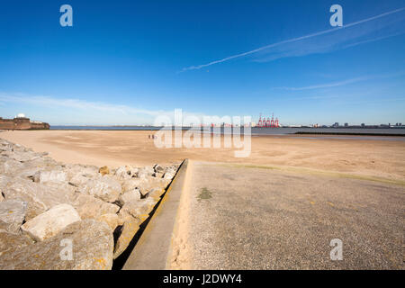New Brighton Blick über den Fluss Mersey in Richtung Liverpool Stockfoto
