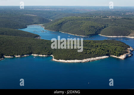Luftbild der Rasa-Bucht in Istra, Kroatien Stockfoto