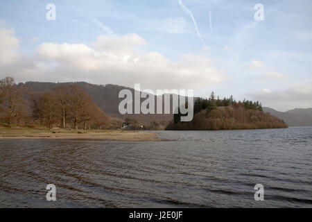 Die Insel und Herrn Walla Crag betrachtet von Mönchs Crag Derwent Wasser Keswick Lake District National Park Cumbria England Stockfoto