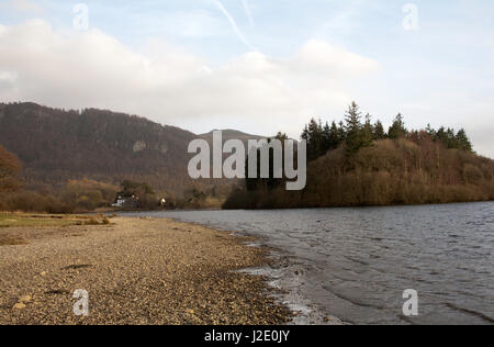 Die Insel und Herrn Walla Crag betrachtet von Mönchs Crag Derwent Wasser Keswick Lake District National Park Cumbria England Stockfoto