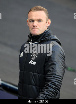 Manchester Uniteds Wayne Rooney geht zu Beginn des Premier-League-Spiel im Etihad Stadium Manchester. Stockfoto