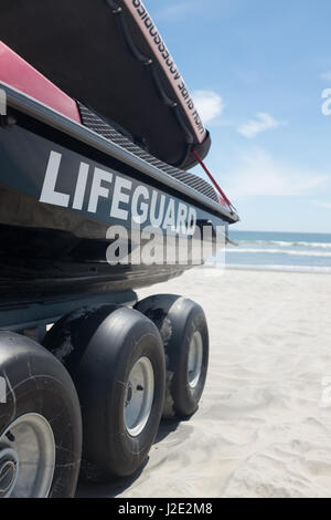 Rettungsschwimmer Jetski auf Coronado Beach, San Diego, Kalifornien Stockfoto