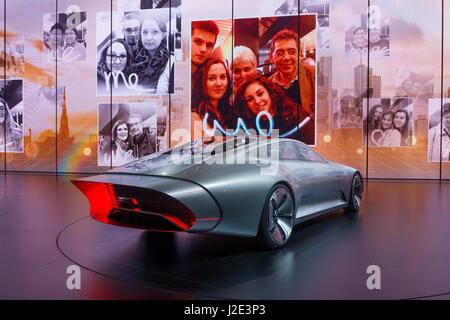 FFRANKFURT - 23 SEPTEMBER: Der Mercedes-Benz "Concept IAA" (intelligente aerodynamische Automobile) September 23, 2015 in Frankfurt am Main, Deutschland Stockfoto