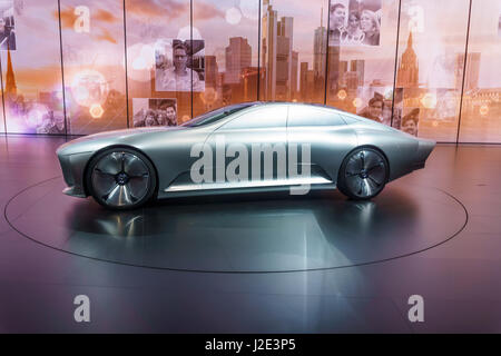 FFRANKFURT - 23 SEPTEMBER: Der Mercedes-Benz "Concept IAA" (intelligente aerodynamische Automobile) September 23, 2015 in Frankfurt am Main, Deutschland Stockfoto