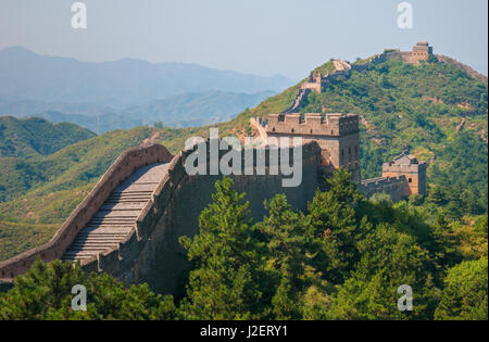 Die Chinesische Mauer in Jinshanling ohne Touristen in der Nähe von Peking, China. Stockfoto