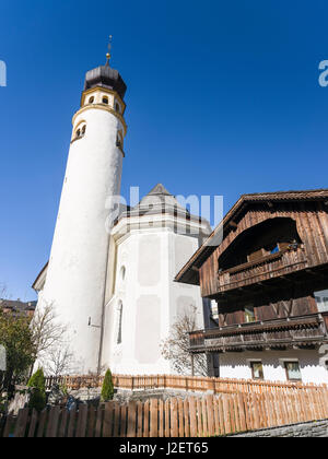 Die Pfarrkirche St. Michael, Chiesa Barockkirchen di San Michele, Innichen, San Candido in das Pustertal, Val Pusteria. Italien (großformatige Größen erhältlich) Stockfoto