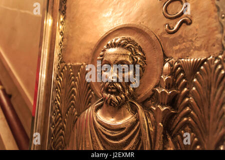 Christlicher Kunst arbeitet in das Kloster von Montserrat am Stadtrand von Barcelona, Spanien Stockfoto