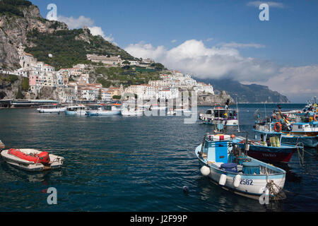 Amalfi verleiht seinen Namen der gesamten Küstenbereich. Stockfoto
