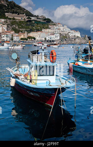 Amalfi verleiht seinen Namen der gesamten Küstenbereich. Stockfoto