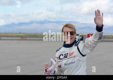 Lancaster, USA – 25. März 2017: Vicky Benzing im Los Angeles County Flugschau auf dem Flugplatz William J Fox. Stockfoto