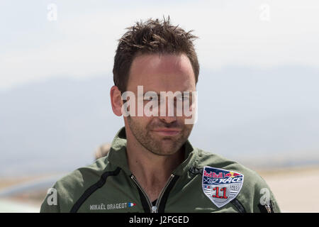 San Diego, USA - 16. April 2017: Mikael Brageot während der Red Bull Air Race-Weltmeisterschaft. Stockfoto