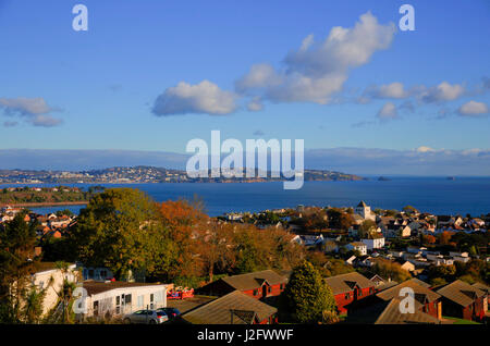 Torquay Devon Küste und Blick auf die Bucht England von Paignton blauen Himmel Stockfoto