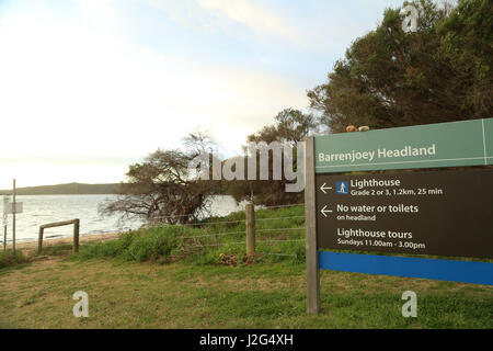 Wanderweg auf Barrenjoey Headland in Ku-Ring-Gai Chase National Park, Sydney, Australien. Stockfoto