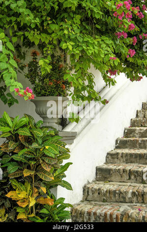 Hoch auf einem Hügel, mit Blick auf Convento De La Popa, Cartagena de Indias, Bolivar, Kolumbien. Stockfoto