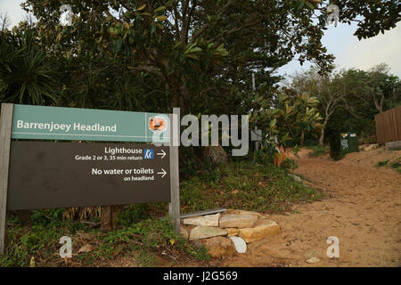 Wanderweg auf Barrenjoey Headland in Ku-Ring-Gai Chase National Park, Sydney, Australien. Stockfoto