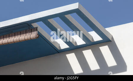Modernistischen Stil Balkon Abdeckung in Xemxija, Malta Stockfoto