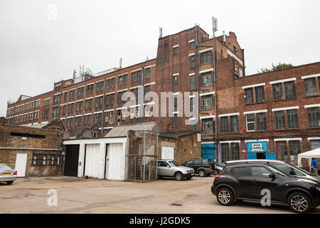 Die Bussey Gebäude in Peckham in der Nähe von Roggen Lane. Das Gebäude beherbergt Ateliers und ein Kino auf der Dachterrasse. Fotografien aus Roggen Lane in Peckham in Stockfoto