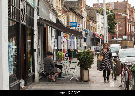 Fotografien von Bellenden Road in Peckham in Südlondon. Bellenden Road ist eine Straße mit hohen Niveaus von Gentrifizierung in Peckham. Immobilienpreise Stockfoto