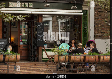 Fotografien von Bellenden Road in Peckham in Südlondon. Bellenden Road ist eine Straße mit hohen Niveaus von Gentrifizierung in Peckham. Immobilienpreise Stockfoto