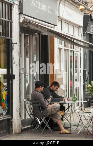 Fotografien von Bellenden Road in Peckham in Südlondon. Bellenden Road ist eine Straße mit hohen Niveaus von Gentrifizierung in Peckham. Immobilienpreise Stockfoto