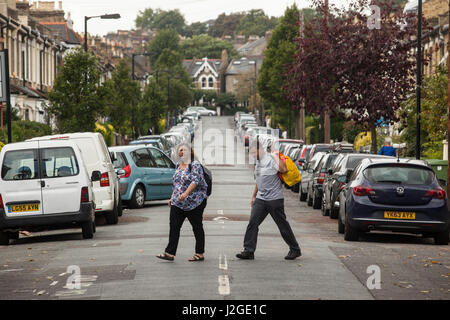 Fotografien von Bellenden Road in Peckham in Südlondon. Bellenden Road ist eine Straße mit hohen Niveaus von Gentrifizierung in Peckham. Immobilienpreise Stockfoto