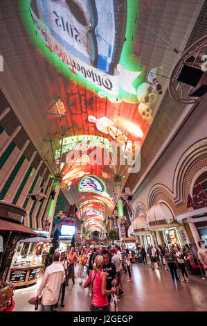 Die Fremont Experience Decke Digitalanzeige über Fremont Street, Las Vegas, Nevada. Stockfoto