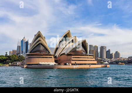 Blick auf das Opernhaus und CBD aus die Fähre nach Manly in Sydney, Australien Stockfoto