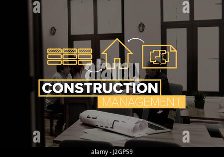 Junge Menschen arbeiten im Büro Stockfoto