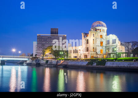 Atomic Bomb Dome in der Nacht in Hiroshima, Japan. Stockfoto