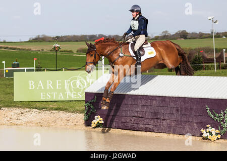 BURNHAM MARKET, NORFOLK/ENGLAND - 15. April 2017: Burnham Markt International Horse Trials 2017 Eliza Stoddard cross Country event Stockfoto