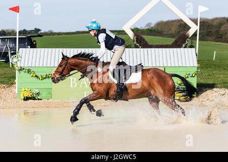 BURNHAM MARKET, NORFOLK/ENGLAND - 15. April 2017: Burnham Markt International Horse Trials 2017 Jonty Evans cross Country event Stockfoto