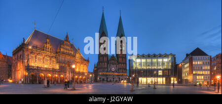 Altes Rathaus bin Marktplatz Bei Abenddaemmerung, Bremen, Deutschland I Rathaus am Marktplatz bei Dämmerung, Bremen, Deutschland, Europa Stockfoto