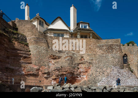 Ansichten von Sidmouth Stränden und der Stadt, darunter die Klippen und Felsen, Architektur, Gebäude, Jacobs Ladder, Kiesstrände und Meer. Stockfoto