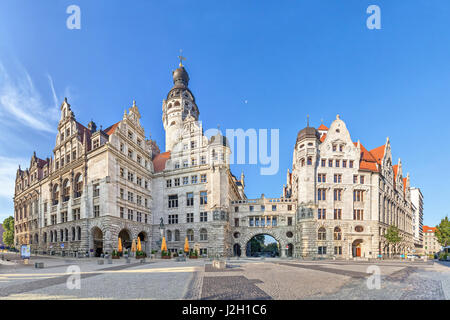 Blick auf das neue Rathaus (Neues Rathaus) vom Burgplatz Platz in Leipzig, Sachsen, Deutschland Stockfoto