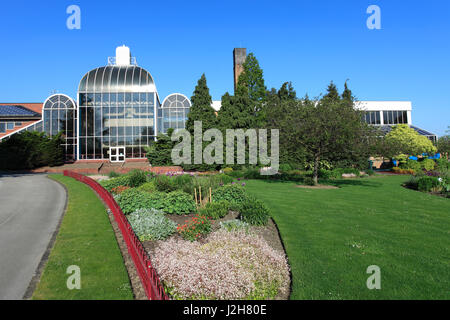 Das Sport Center und Swimmingpool bauen, Queens Park Lake, Chesterfield Stadt; Derbyshire; England; UK Stockfoto