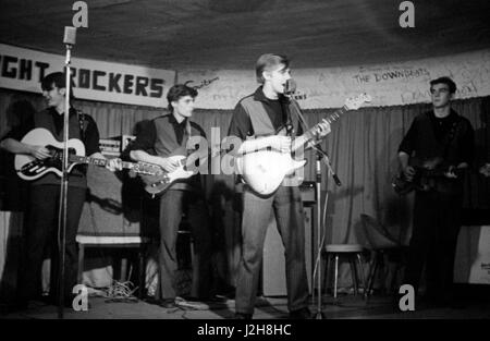 Belgische Rock-band Les Nacht Rockers erklingt in der Golf-Drouot in Paris im Jahre 1964.  Mit: Armand Massaux, Robert Hesbois, Freddy Maillard und Gérard Boone. Foto André Crudo Stockfoto