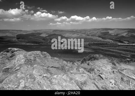 Sommer-Blick vom Win Hill über Ladybower Vorratsbehälter, Derwent Valley, Derbyshire, Peak District National Park, England, UK Stockfoto