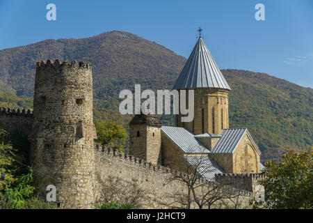 ANANURI, GEORGIA - 30. September 2016: Ananuri Festung am Georgian Military Highway, 70 km von Tbilisi. September Stockfoto